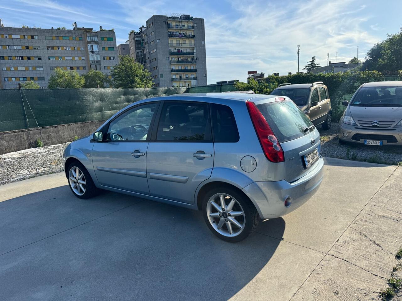 Ford Fiesta 1.2 16V 5p. Ghia