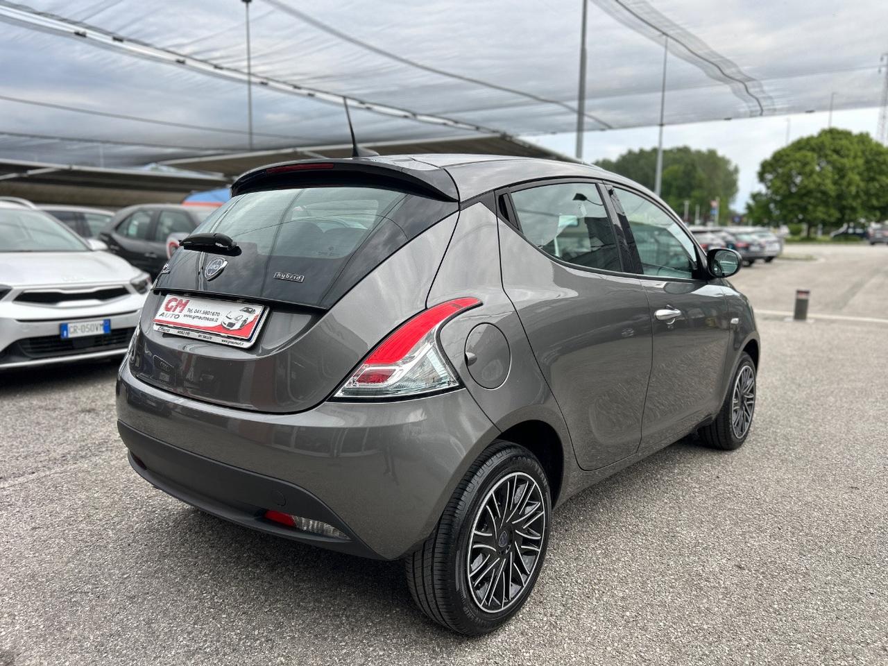 Lancia Ypsilon 1.0 firefly hybrid Silver Plus s&s 70cv