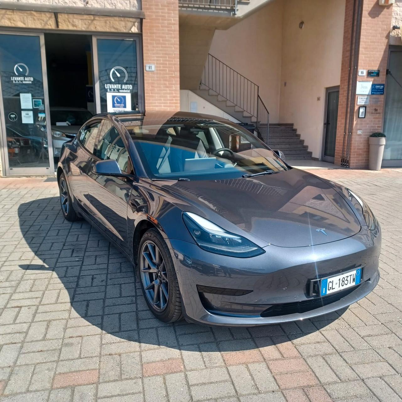 58078KM TESLA GANCIO DI TRAINO AUTONOMIA 408KM