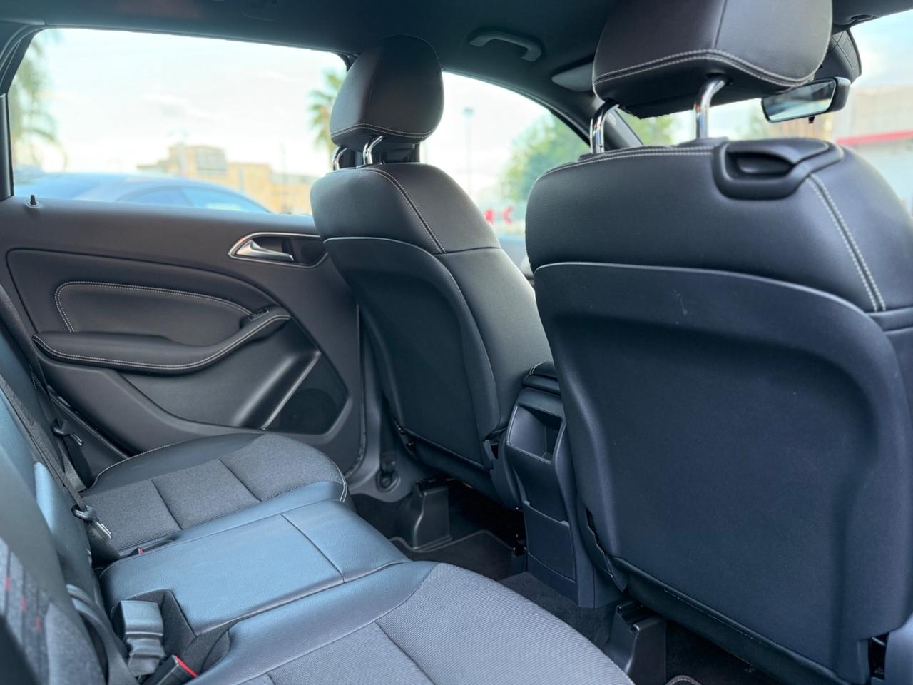 Mercedes classe B180 cdi autom SOLO 56.000KM - 2015