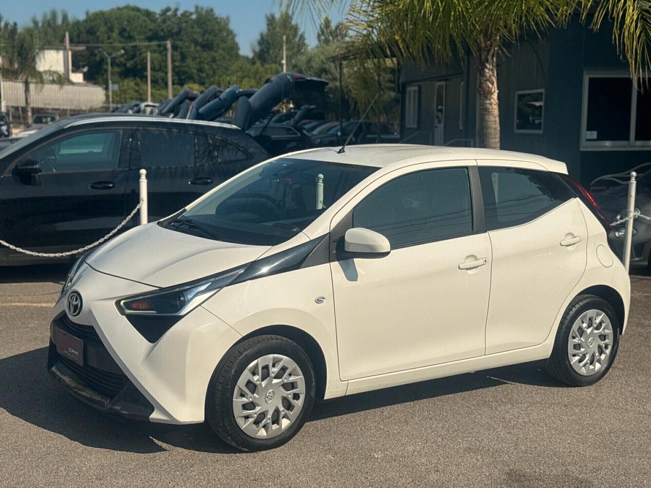 Toyota Aygo Connect 1.0 VVT-i 72 CV 5 porte x-play
