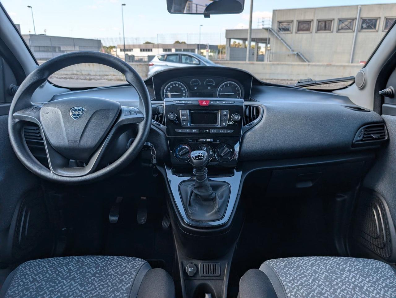 Lancia Ypsilon 1.0 FireFly 5 porte S&S Hybrid Ecochic Silver