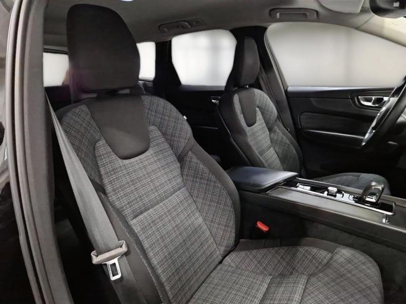 VOLVO XC60 B4 D AWD automatico Momentum Pro