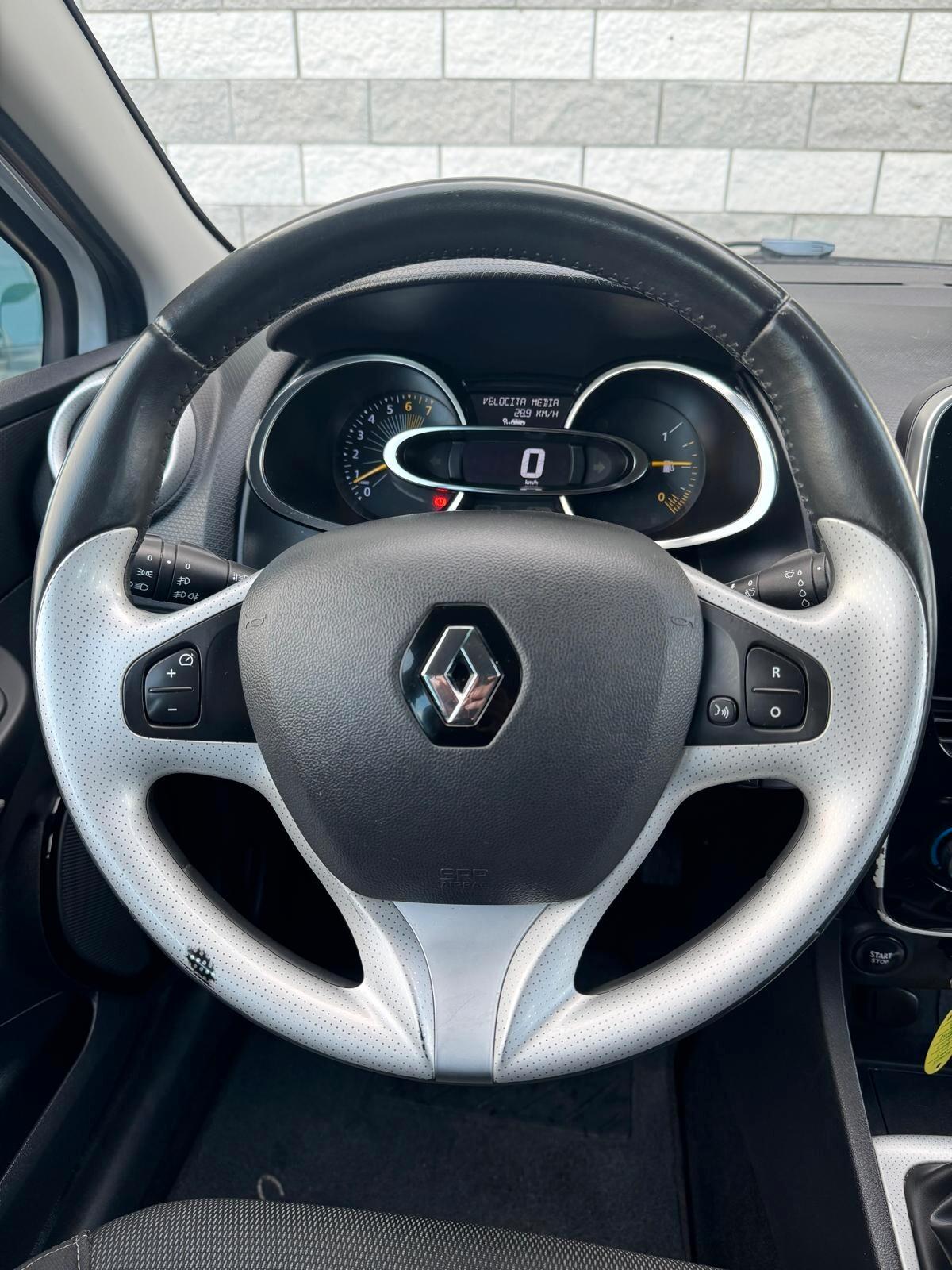 Renault Clio 1.2 75 CV 5 porte Duel