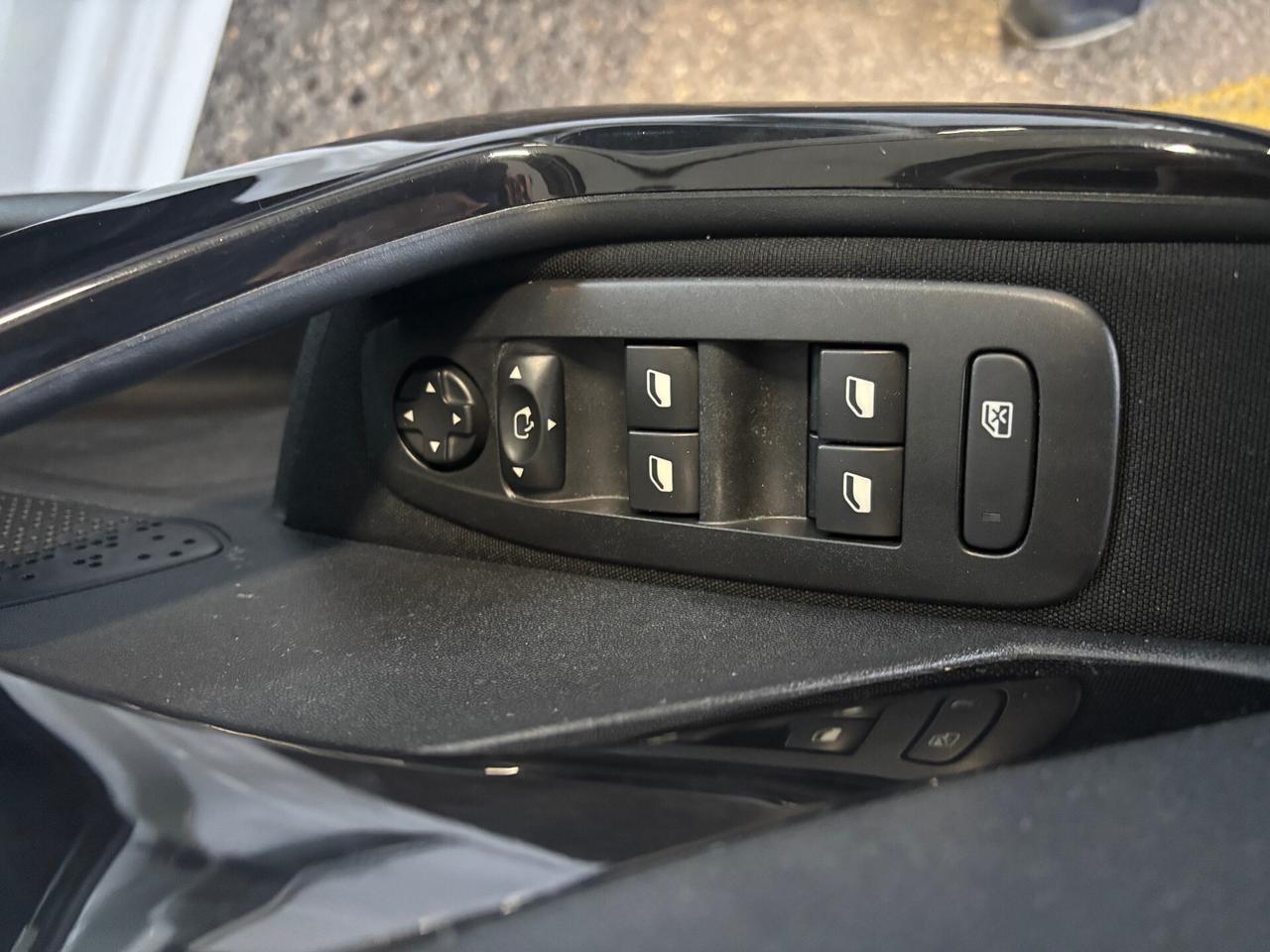 Peugeot 208 1.2 PureTech 82CV Allure NEOPATENTATO