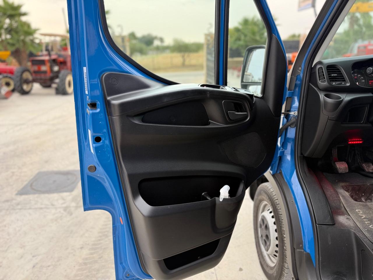 Trattore iveco Daily 35c13 turbo cassonato centinato pari al nuovo