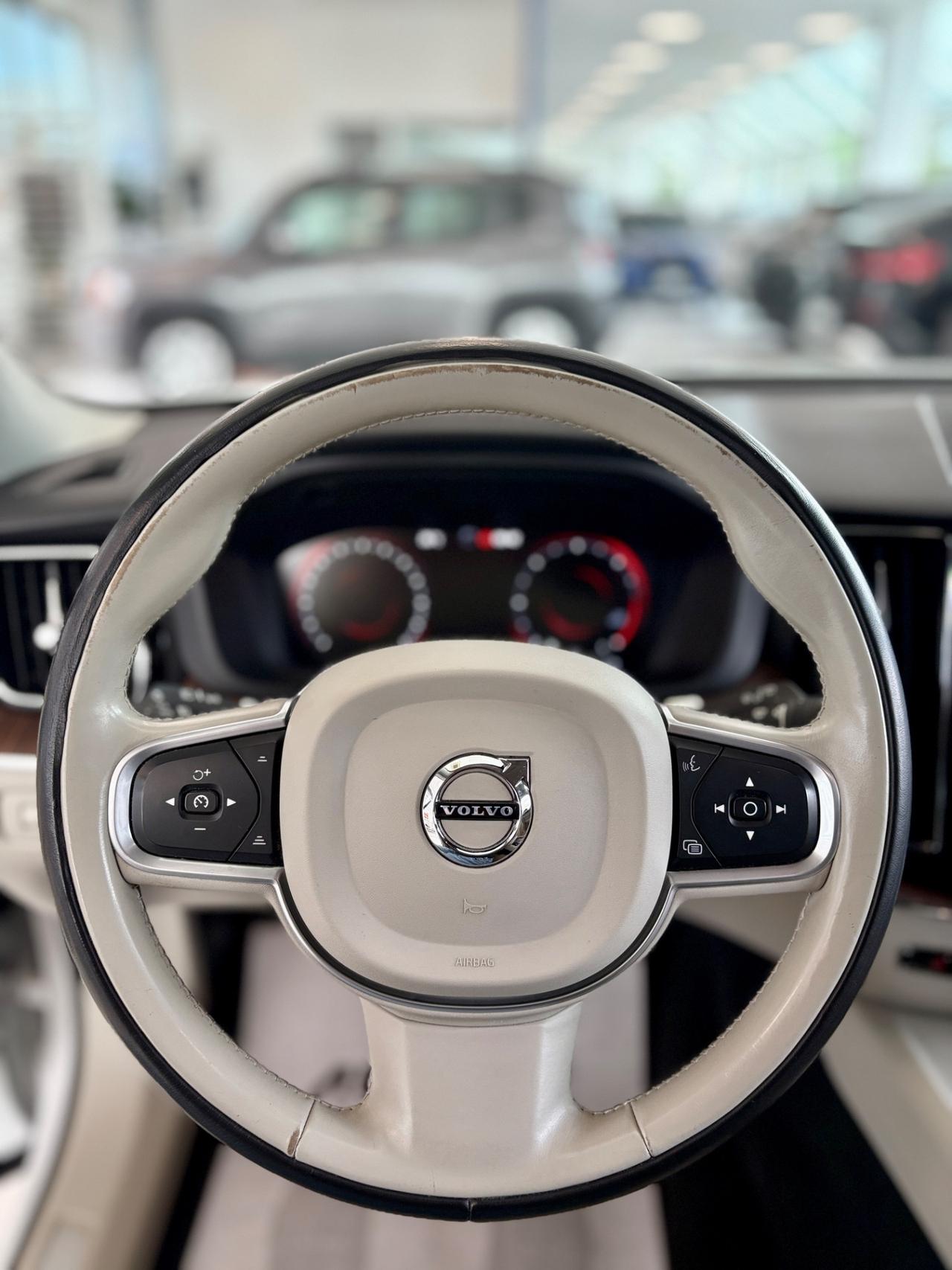 Volvo XC 60 B4 (d) AWD Geartronic Momentum Pro