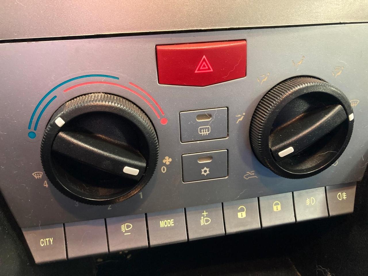 Lancia Ypsilon 1.2 69 CV Unyca