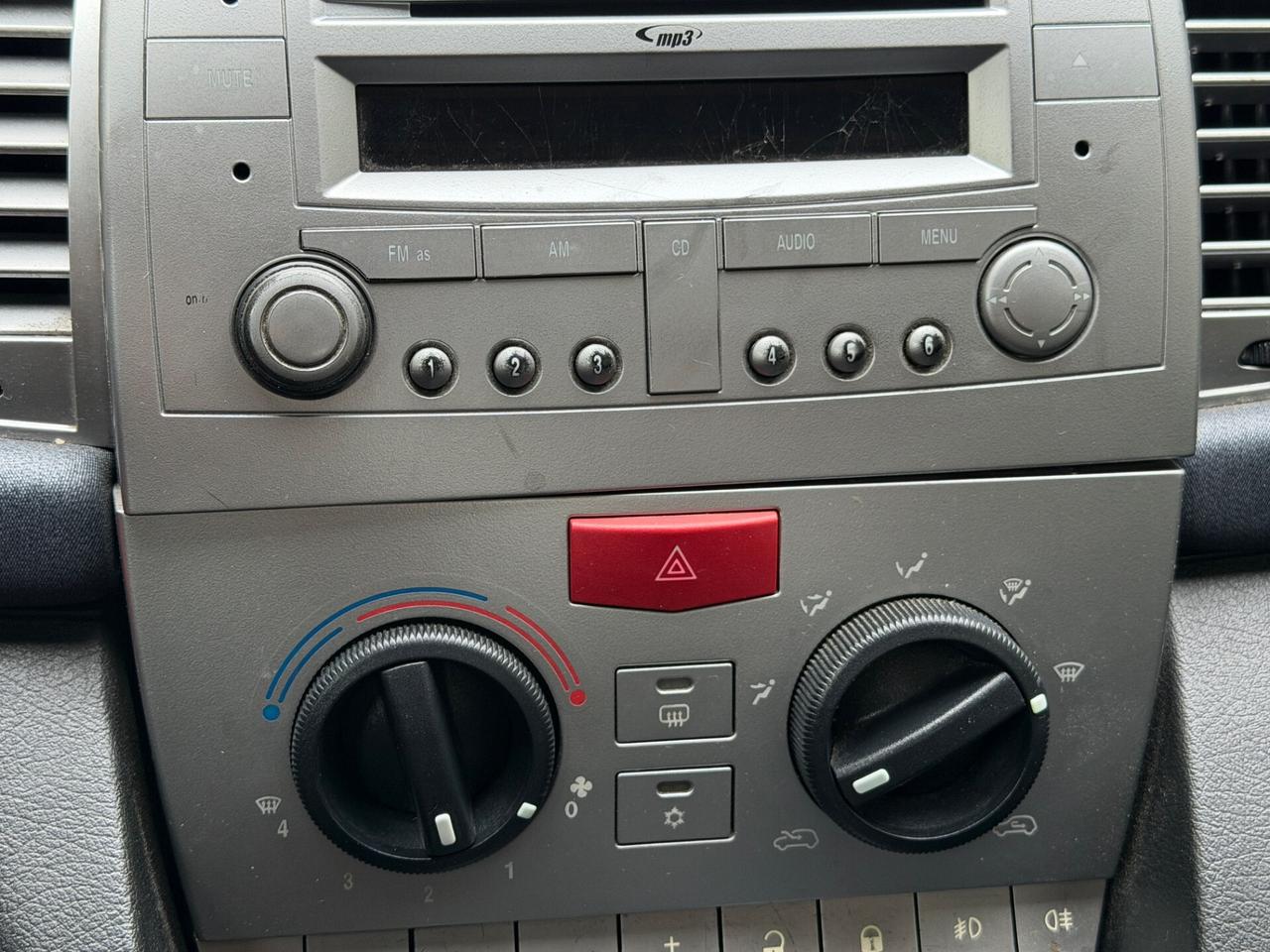 Lancia Ypsilon 1.2 benzina euro4 NEOPATENTATI