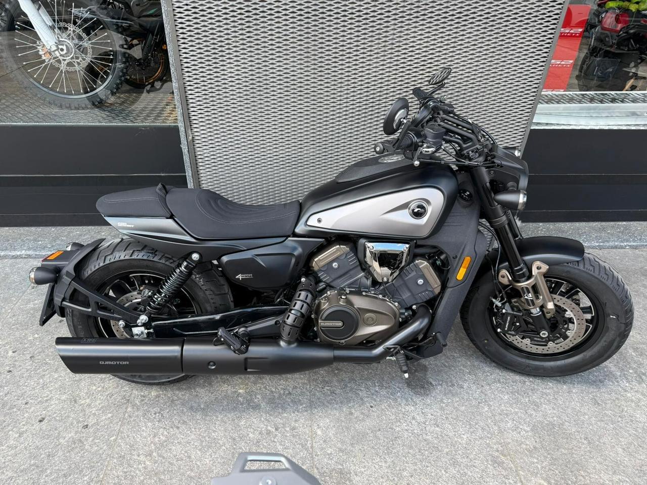 Qj Motor SRV 600 custom