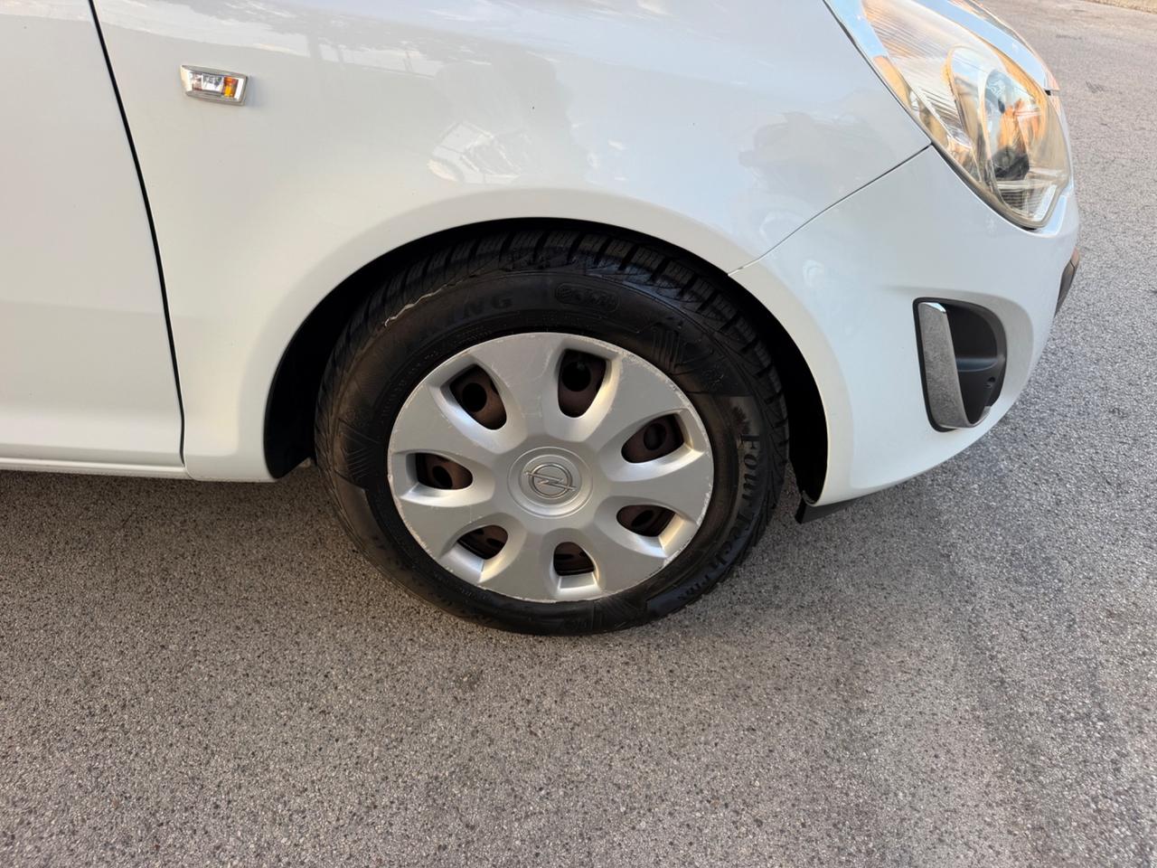 Opel Corsa 1.2 benzina 85 cv 2012