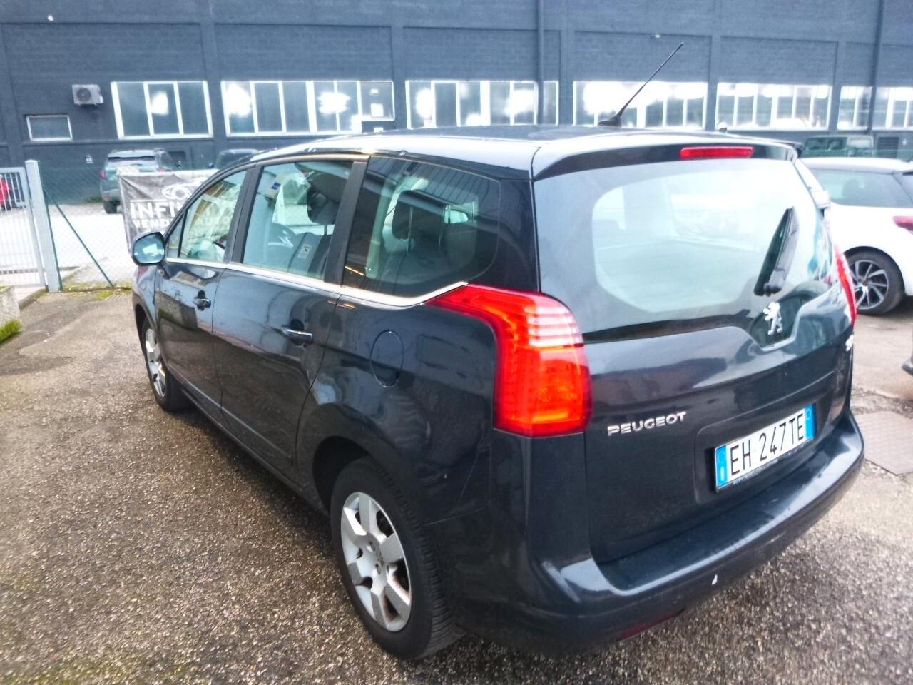 Peugeot 5008 1.6 e-HDi 112CV Stop&Start cambio robotizzato Féline