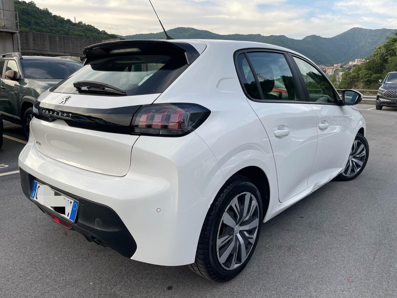 Peugeot 208 BlueHDi 100 cambio 6 marce - NEOPATENTATI-