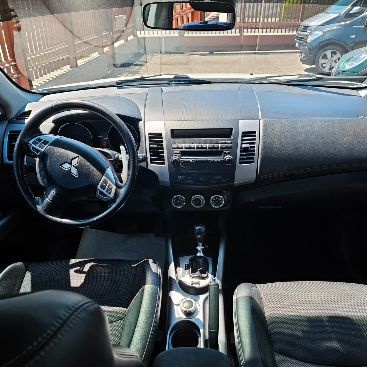 Mitsubishi Outlander 2.2 DI-D TC-SST Instyle DPF 7p