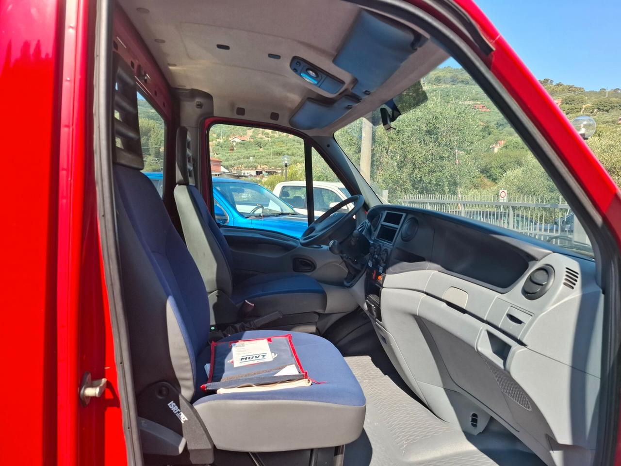 Iveco daily con piattaforma mobile cestello