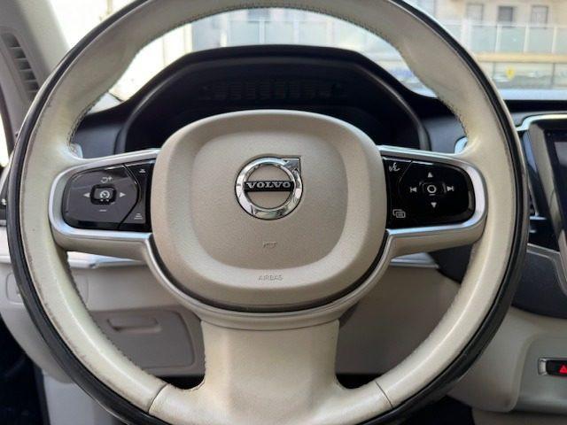 VOLVO XC90 D5 AWD Geartronic 7 posti Momentum