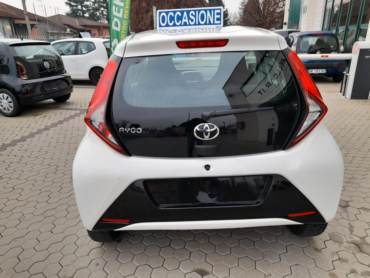 Toyota Aygo Connect 1.0 VVT-i 72 CV 5 porte x-play