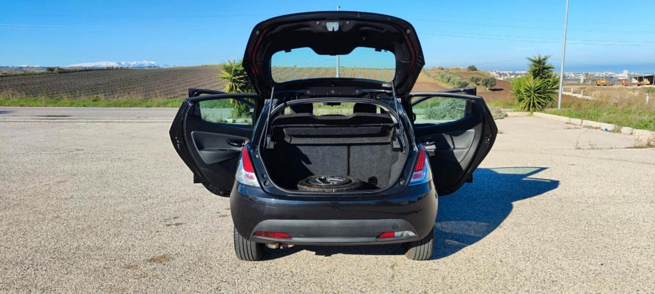 Lancia Ypsilon 1.2 69 CV 5 porte GPL Ecochic Platinum