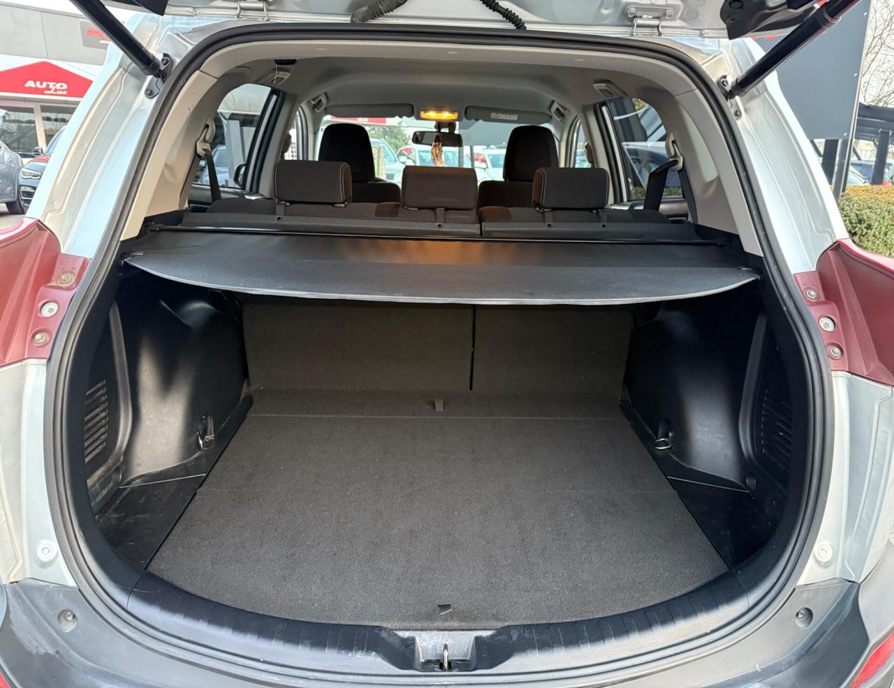 Toyota RAV 4 2.2 D-CAT A/T 4WD Lounge White Ed.