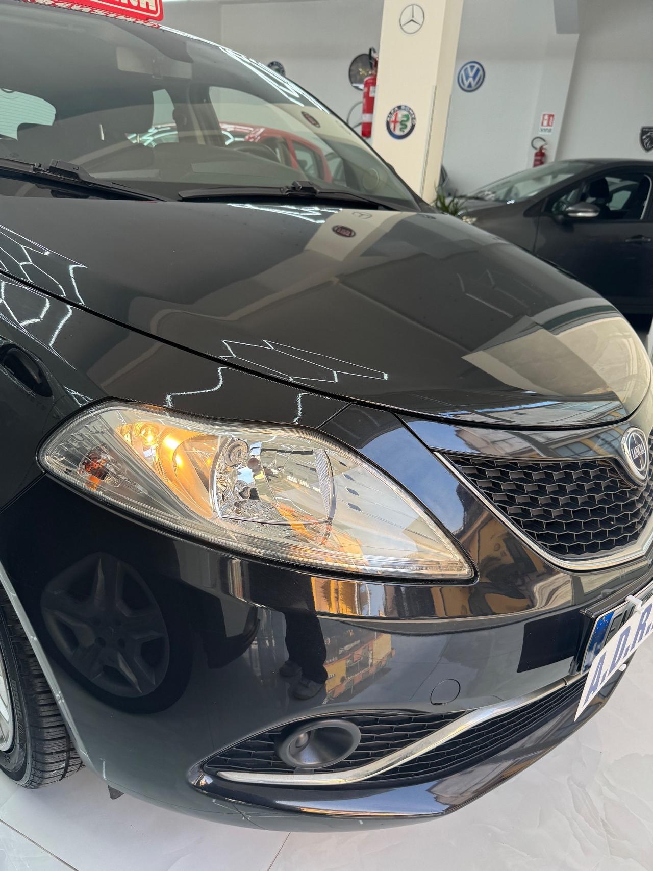 Lancia Ypsilon 1.2 69 CV 5 porte Platinum