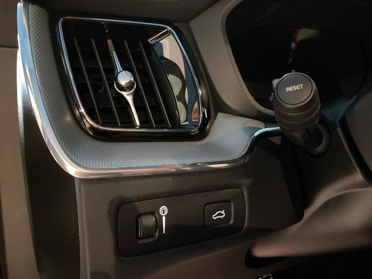 Volvo XC 60 XC60 B4 (d) AWD automatico Plus Dark