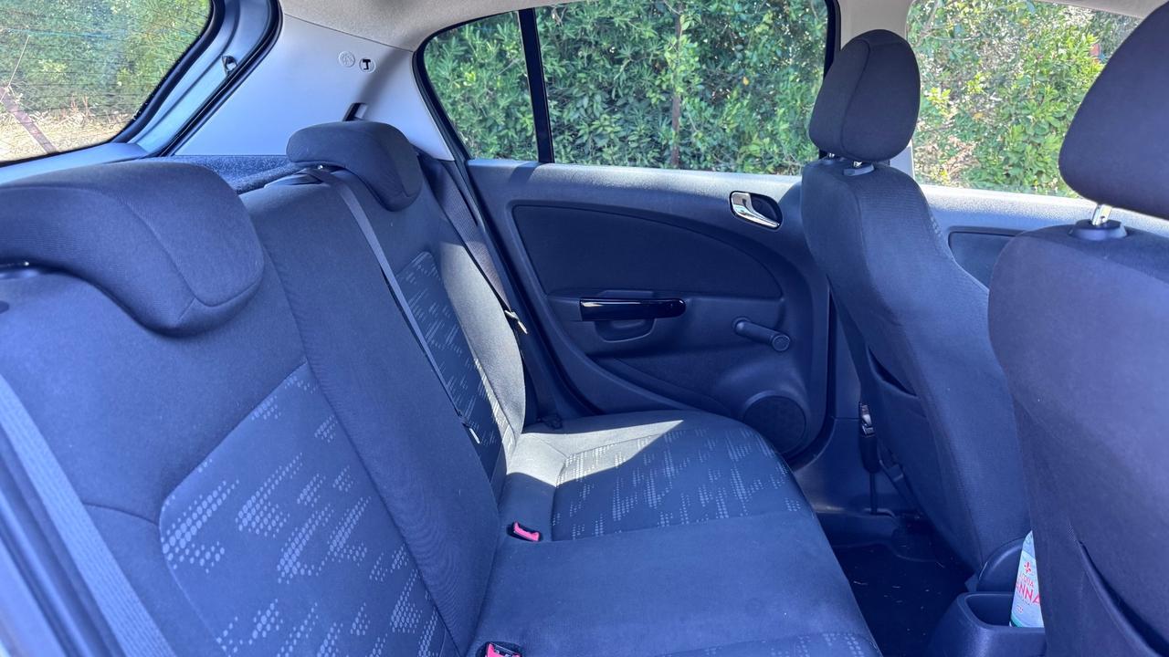 Opel Corsa 1.2 5 porte Club