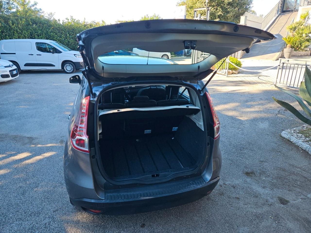 Renault Scenic Scénic X-Mod 1.9 dCi 130CV Luxe