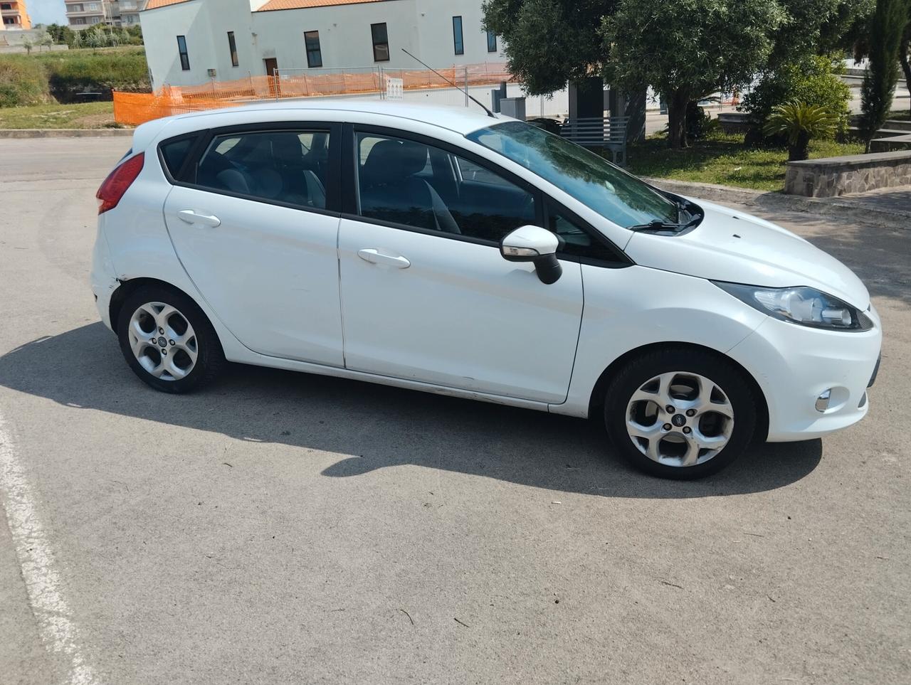 Ford Fiesta 1.4 5 porte Bz.- GPL Titanium