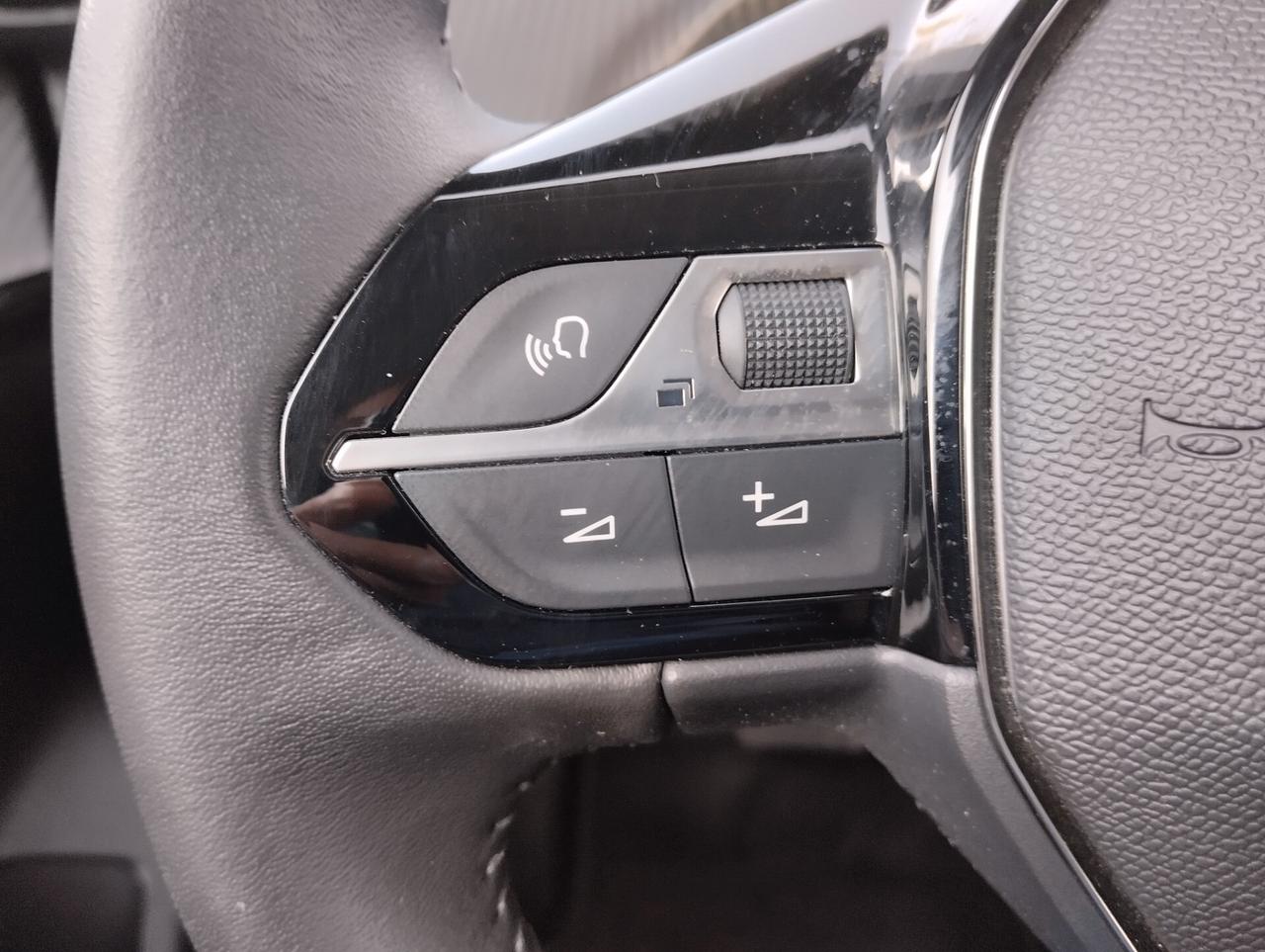 Peugeot 208 motore elettrico 136 CV 5 porte Active