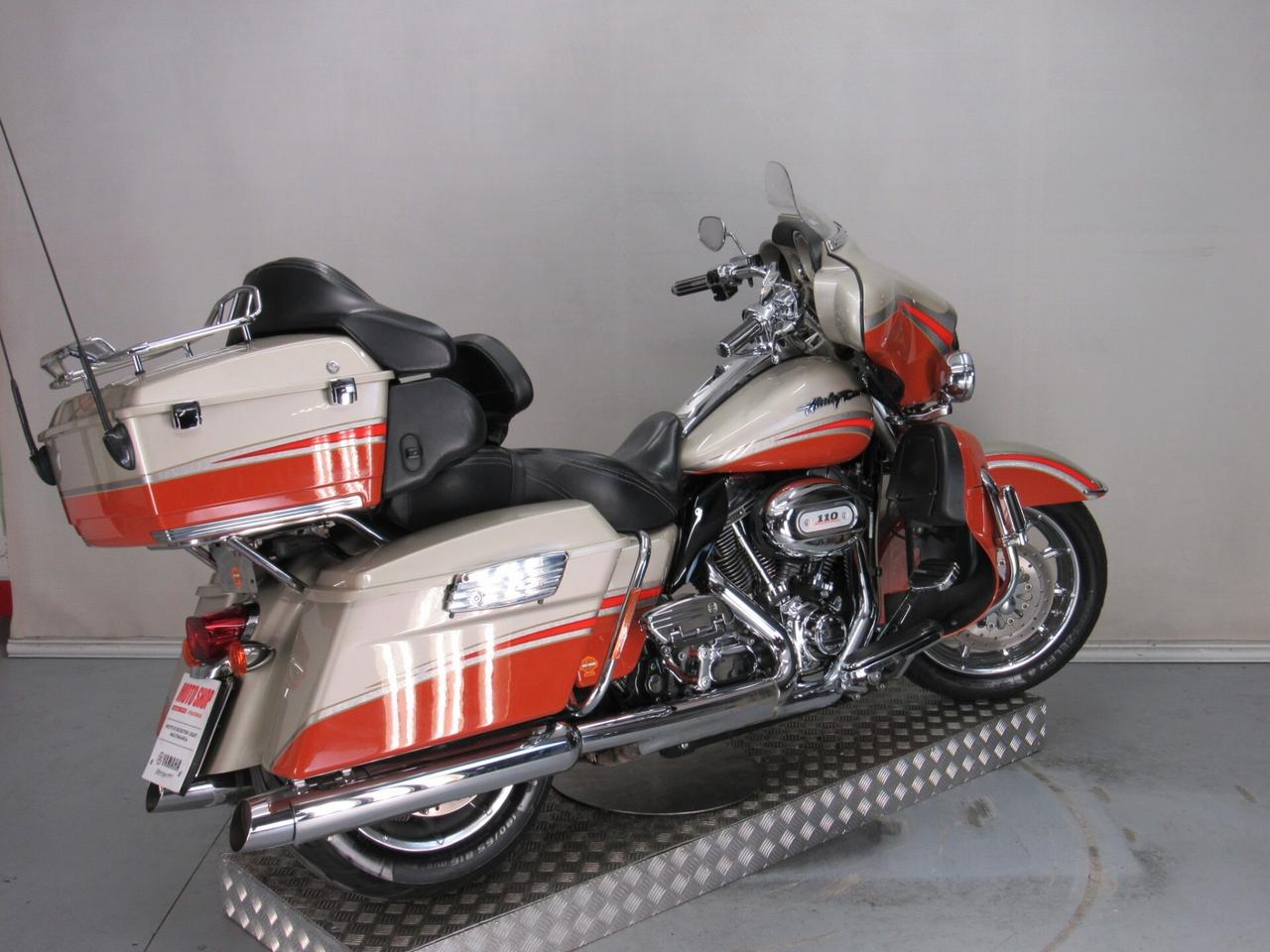 Harley-davidson CVO Ultra Classic Electra Glide SCREAMING EAGLE