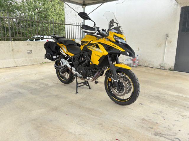 BENELLI TRK 502 X SET VALIGE LATERALI E BAULETTO GIVI TREKKING 52L