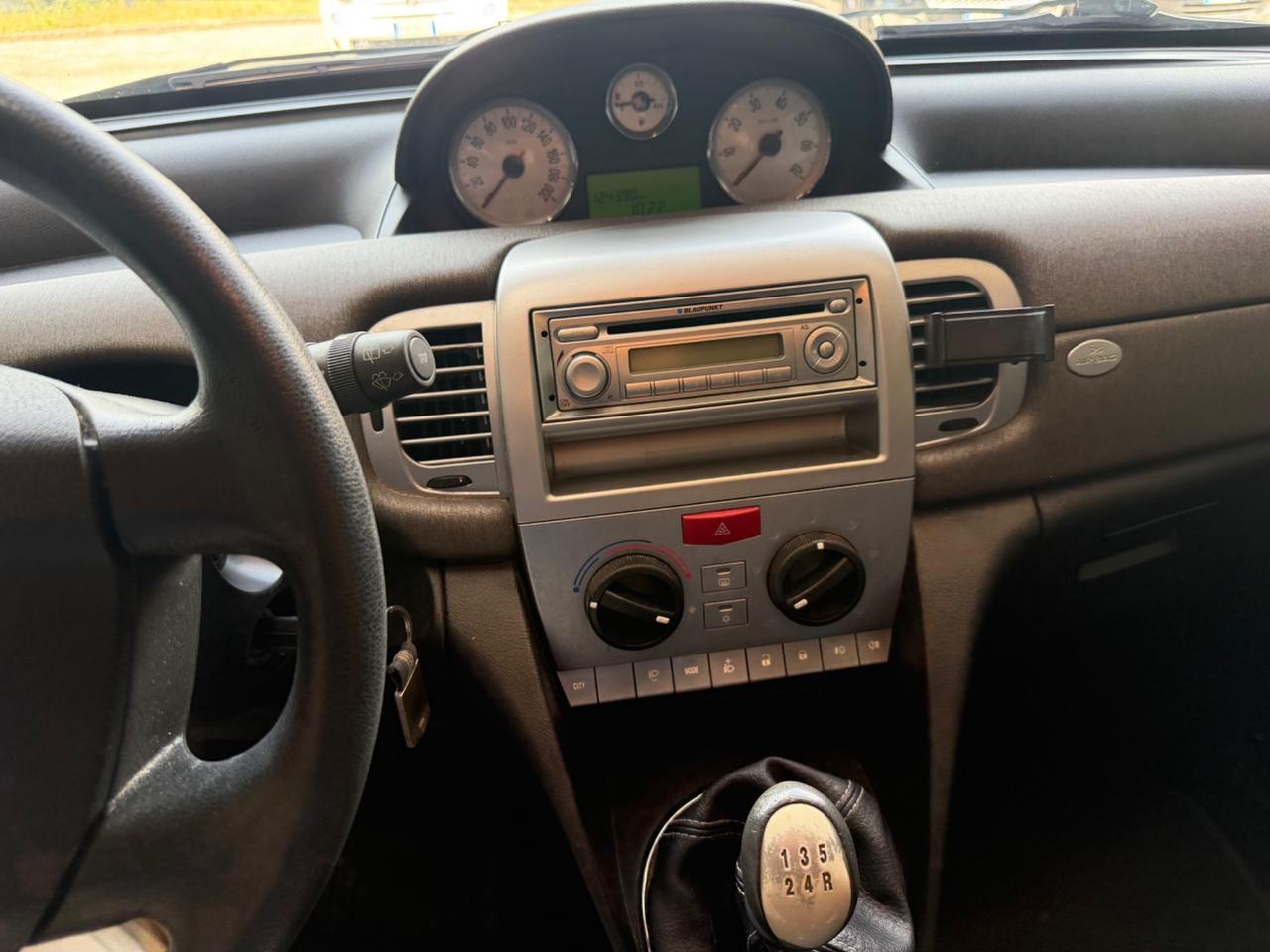 Lancia Ypsilon 1.2 VERSUS TETTO APRIBILE