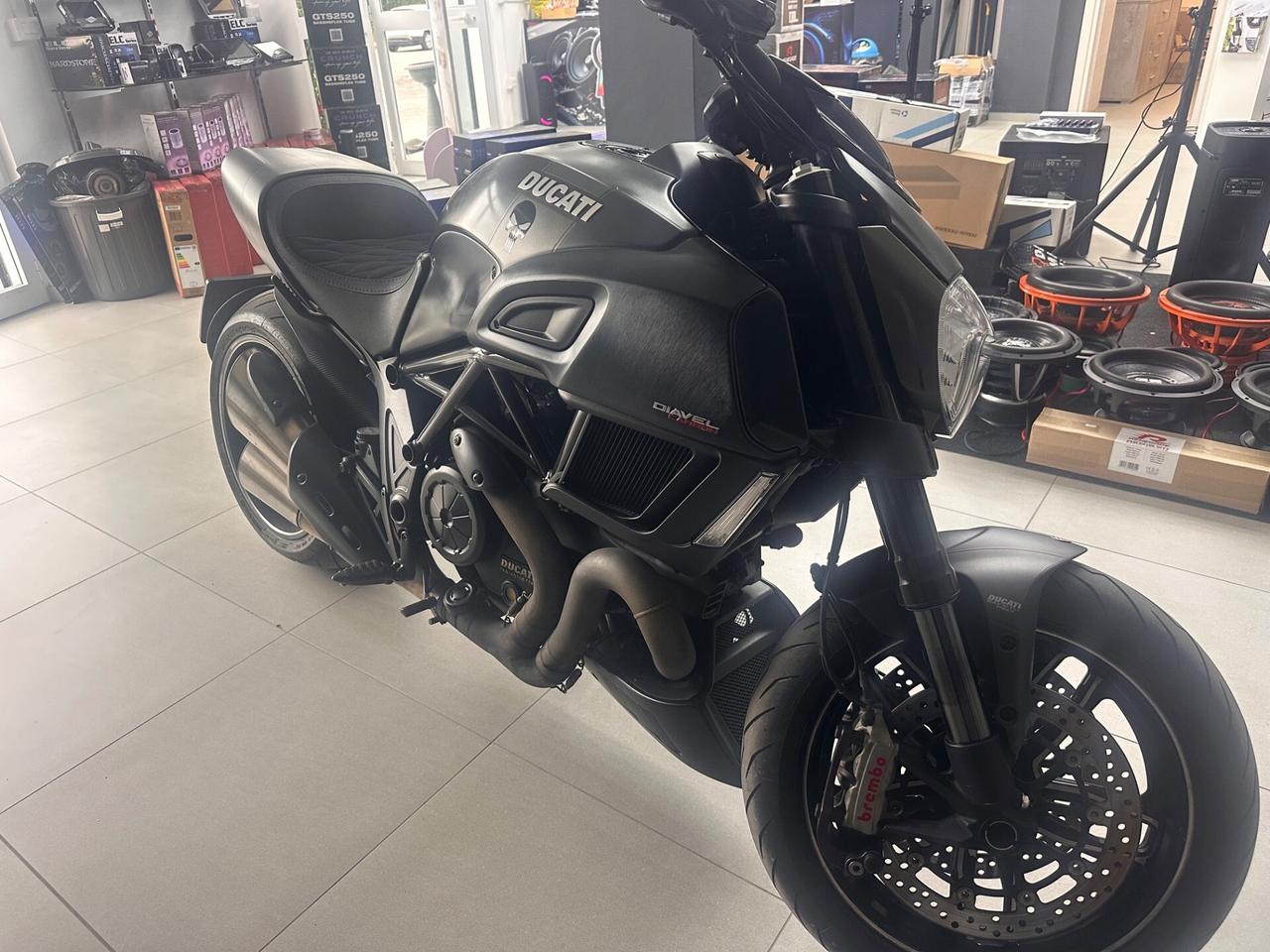 Ducati Diavel Carbon lux
