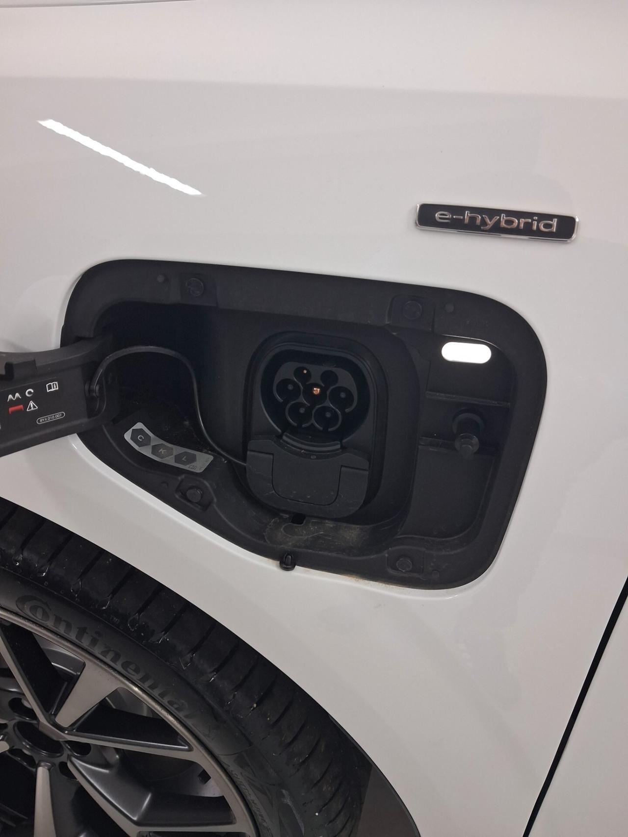 Audi Q3 SPB e-hybrid 200 kW S tronic line