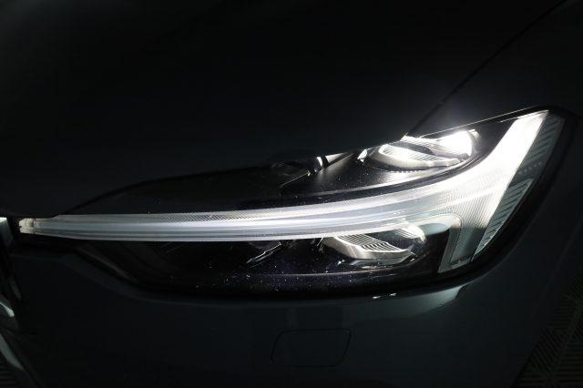 VOLVO XC60 XC60 B4 (d) Geartronic Momentum