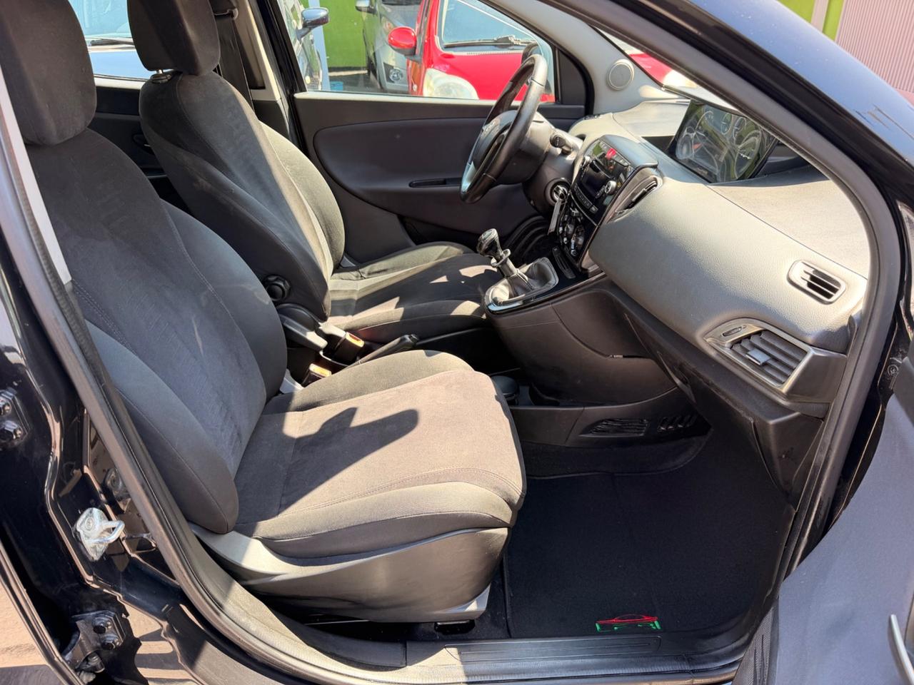 Lancia Ypsilon 1.2 69 CV 5 porte Platinum 130.000 KM