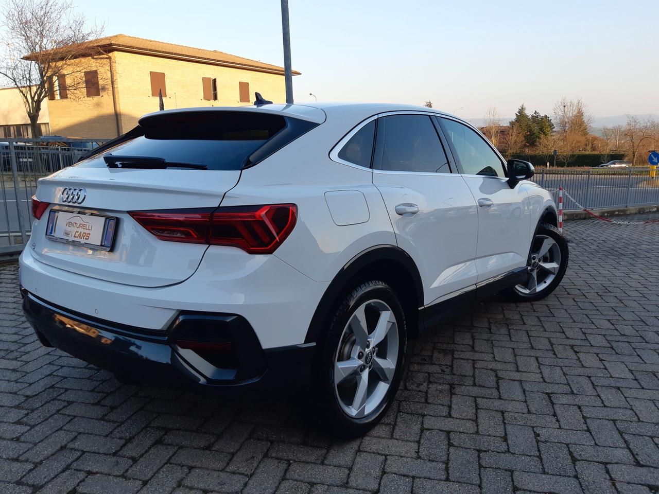 Audi Q3 40 TDI quattro S tronic Business Advanced