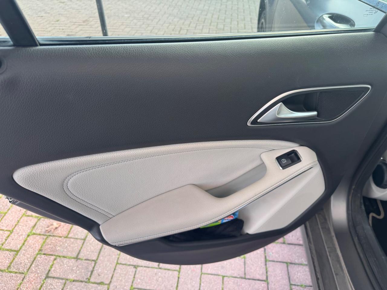 Mercedes-Benz GLA 200 Premium GLA 200 D TET #9904