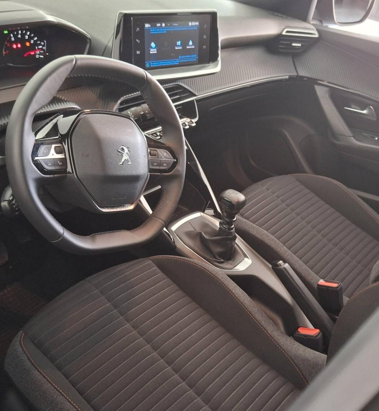 Peugeot 2008 PureTech 100 S&S Allure 7.000km
