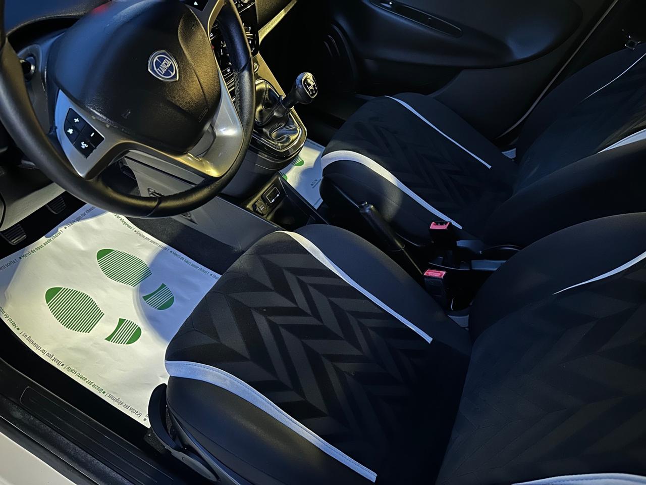 Lancia Ypsilon 1.3 MJT 16V 95 CV 5 porte S&S Silver