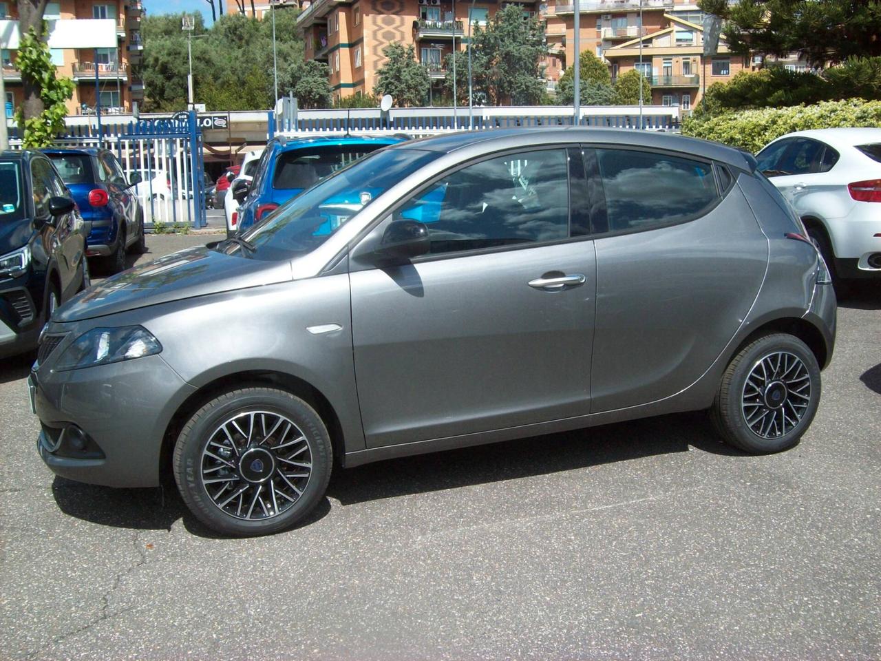 Lancia Ypsilon 1.0 FireFly 5 porte S&S Hybryd PREMIUM