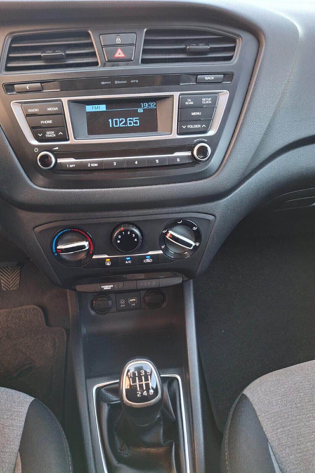 Hyundai i20 1.1 CRDi-*DIESEL EURO 6*NEOPATENTATI*
