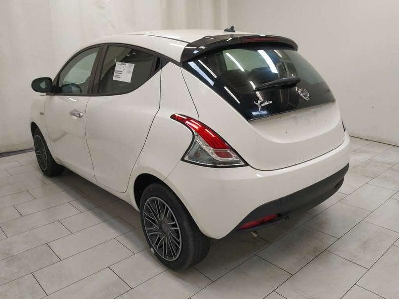 Lancia Ypsilon 1.0 firefly hybrid Silver Plus s&s 70cv