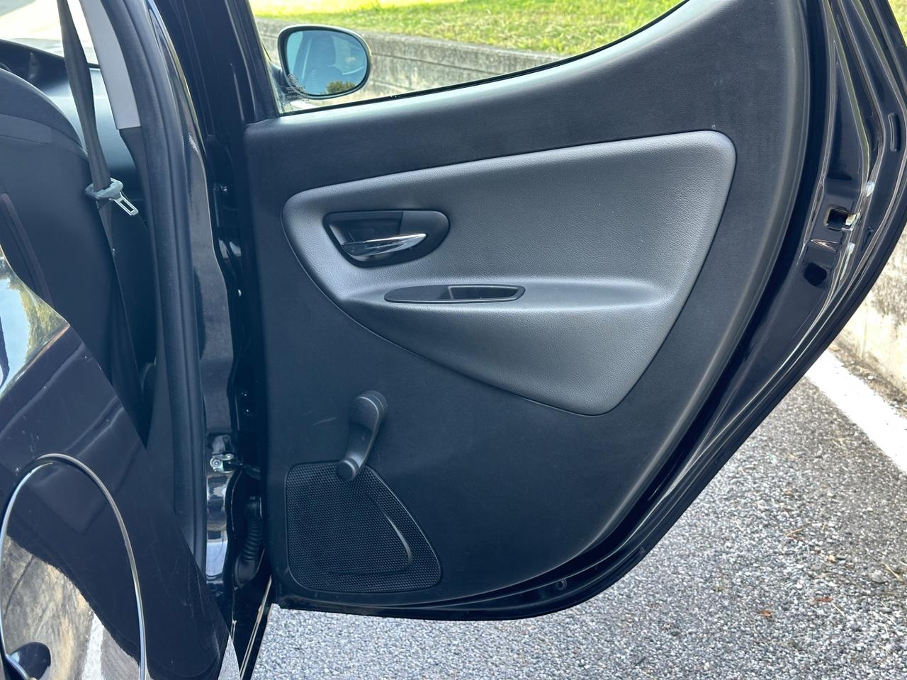 Lancia Ypsilon 1.2 69 CV 5 porte S&S Gold