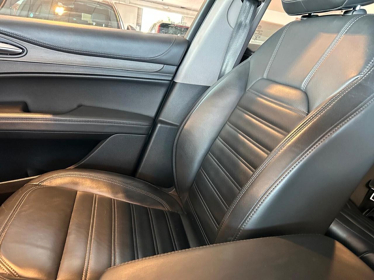 Alfa Romeo Stelvio Ti 2.2 Turbodiesel AT8 Q4 SPOTICAR