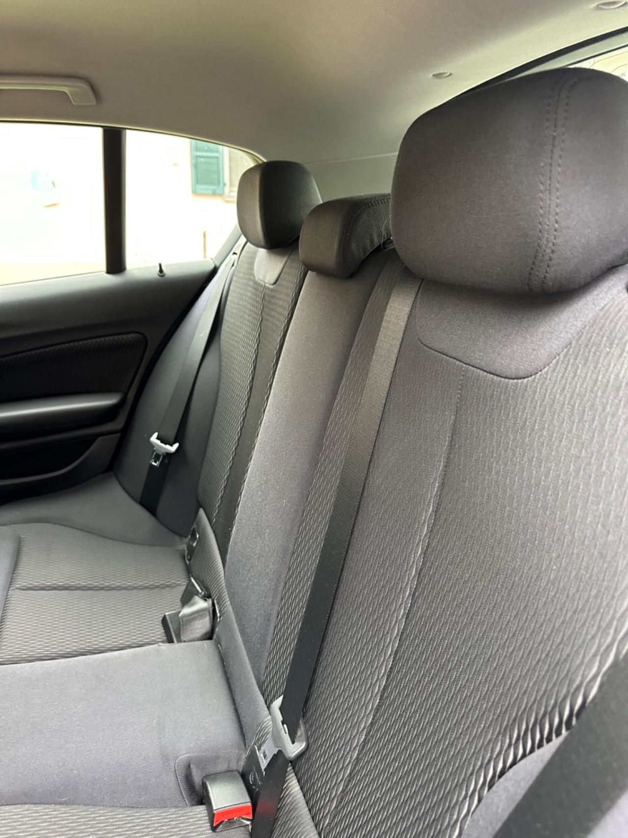 Bmw 116d 5p. URBAN GARANZ UNICOPR KMCERT EU5B