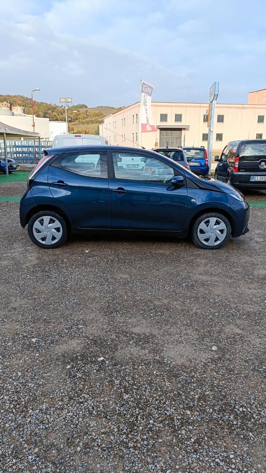 Toyota Aygo 1.0 VVT-i 69 CV 5 porte x-wave