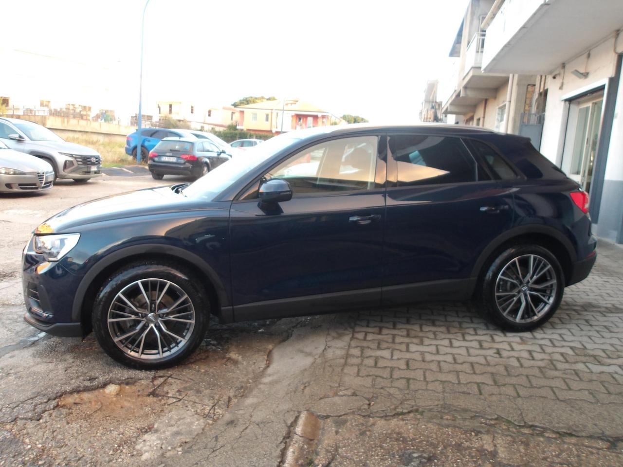 Audi Q3 35 2.0 tdi Business s-tronic