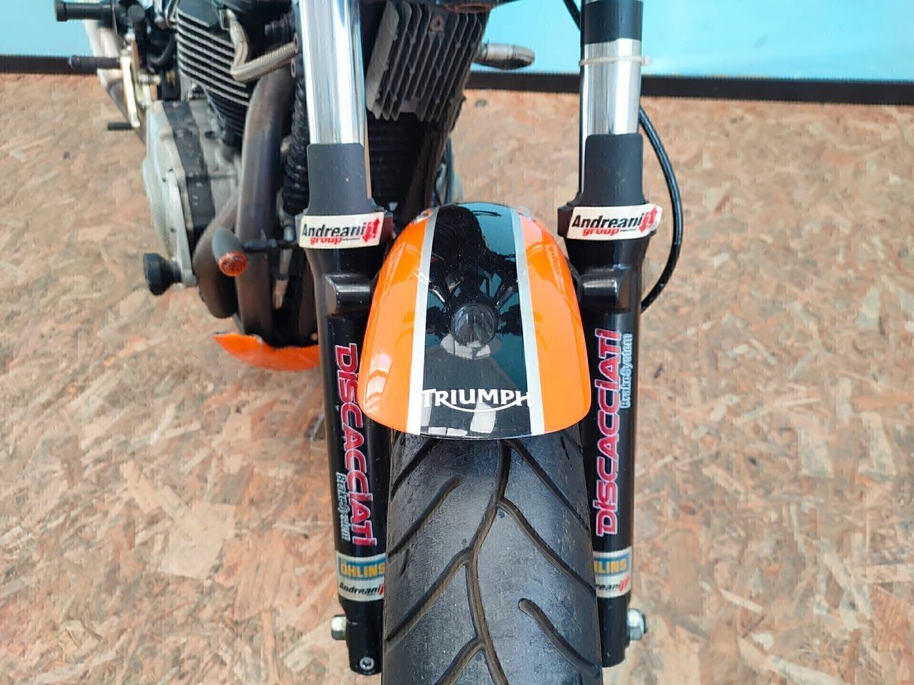 Triumph Thruxton CUP - Regina delle Cafe Racer