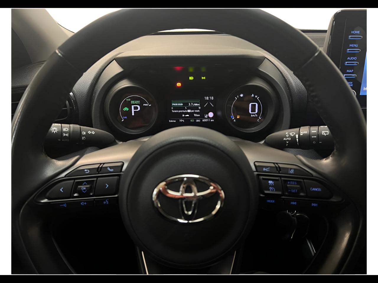 TOYOTA Yaris 1.5h Trend